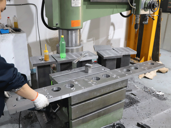 龍(long)門銑床(chuang)加工